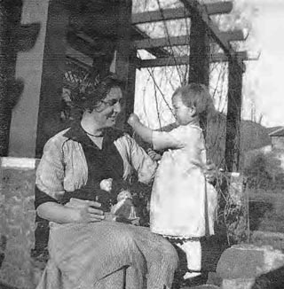 Grace Allison Griffith with her niece, Nells Allsion