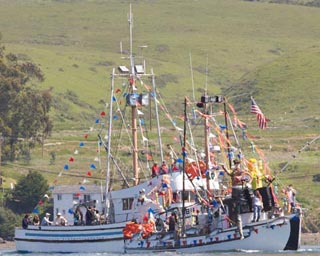 Fish_Fest_Festive_Boats_320a.jpg
