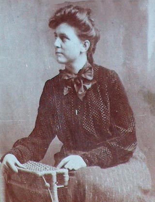 Griffith_Grace_Allison_Posed_Photo_2_320.jpg